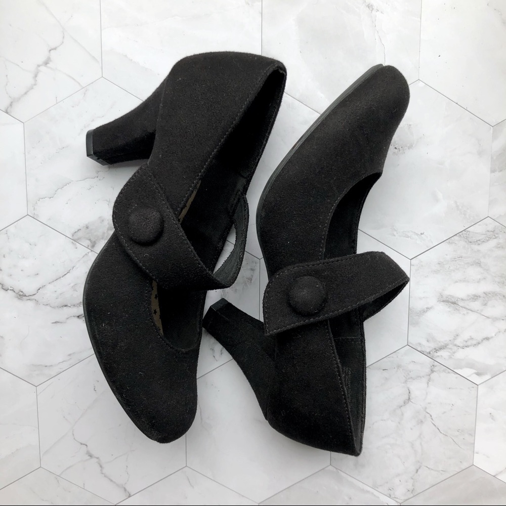 American Eagle by Payless Black Suede Pumps Size 5